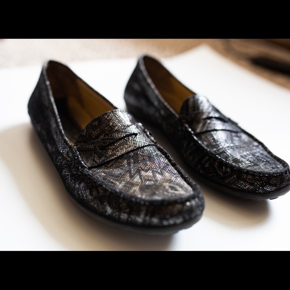 Black Flats - Picture 2 of 2